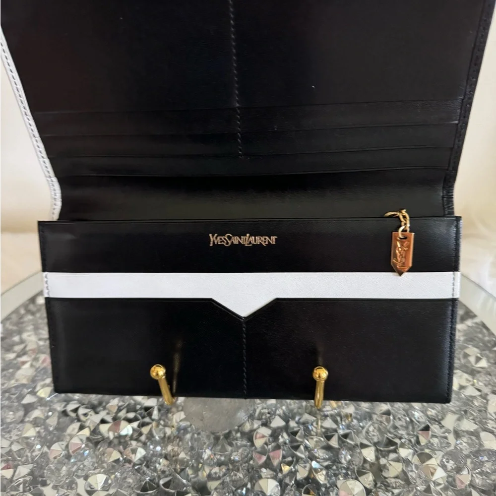 Yves Saint Laurent Black and White Bicolor Leather Continental Wallet - Picture 6 of 12